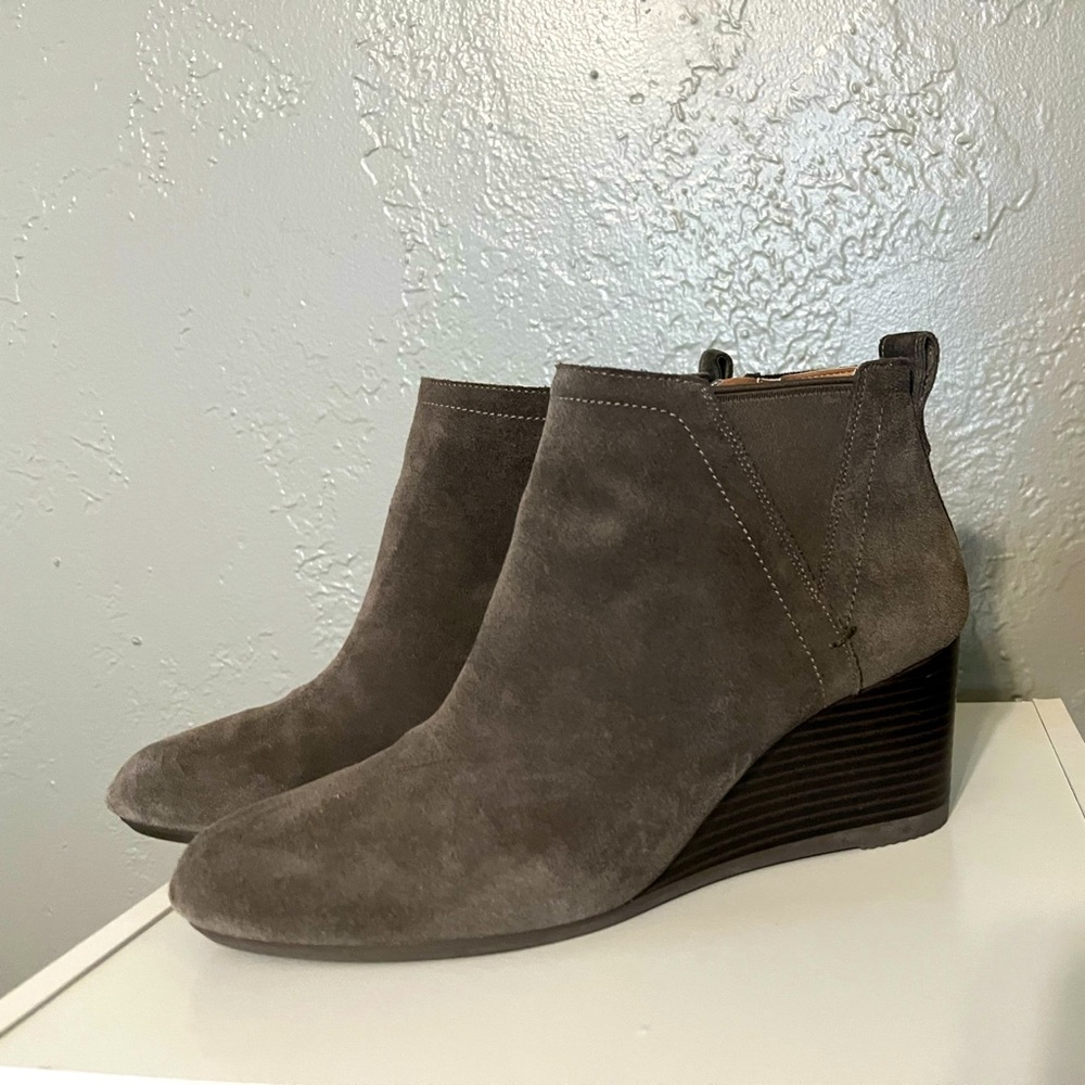 Vionic wedge ankle booties size 7.5, color - greige
